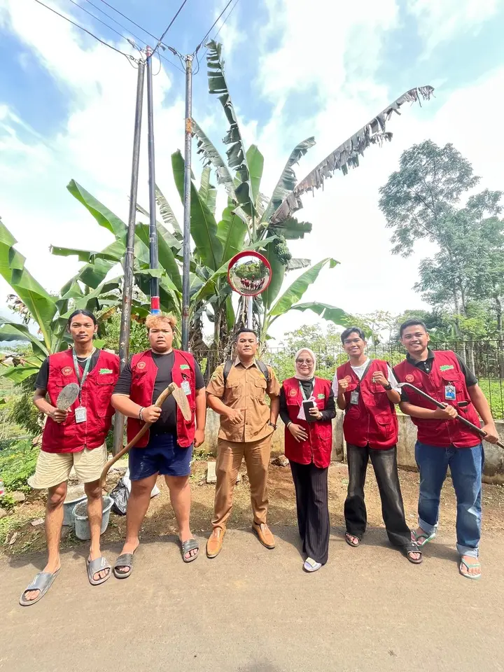 Artikel KKN Universitas Al Ghifari: KKN Distaradeva Lanjutkan Aksi: Digitalisasi Dusun 4 hingga Pemasangan Infrastruktur Jalan